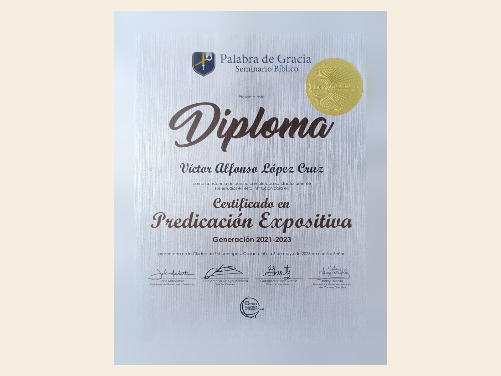 Diploma de Víctor Alfonso López Cruz