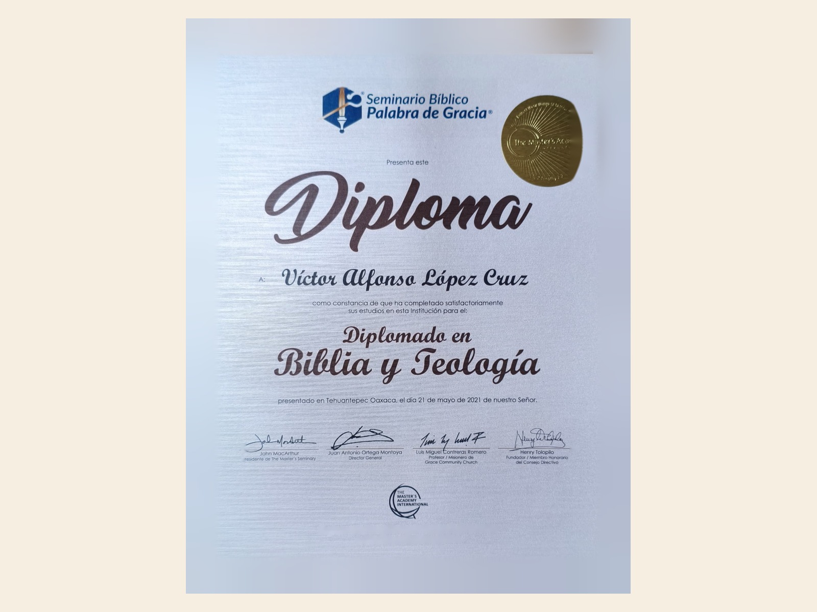 Diploma de Víctor Alfonso López Cruz