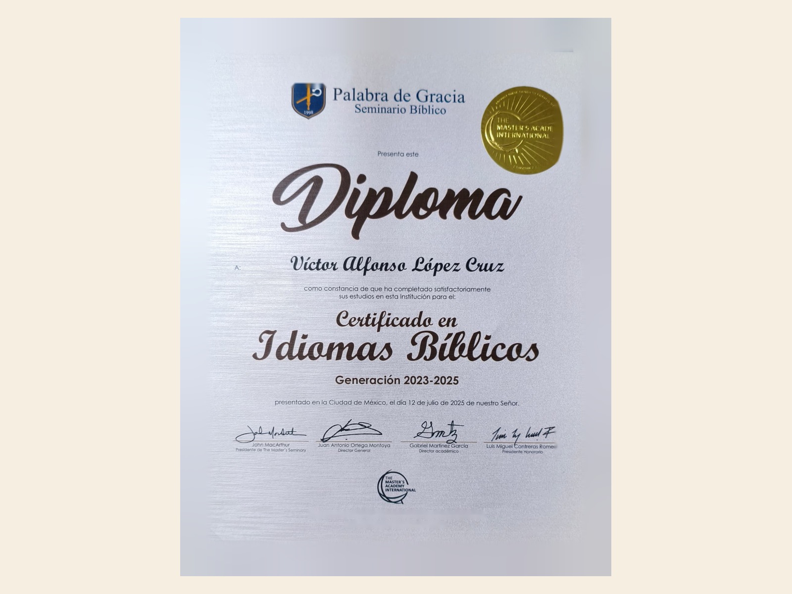 Diploma de Víctor Alfonso López Cruz